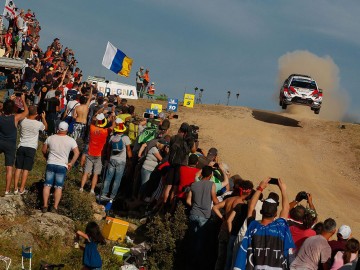 Toyota broni na Sardynii pozycji lidera w WRC